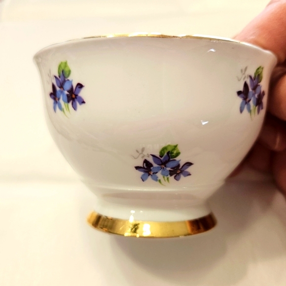 Royal Stafford "Sweet Violets" cream and sugar. - Picture 7 of 13